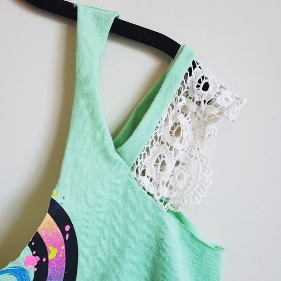 LF furst of a kind cold shoulder graphic crop top - Picture 7 of 8